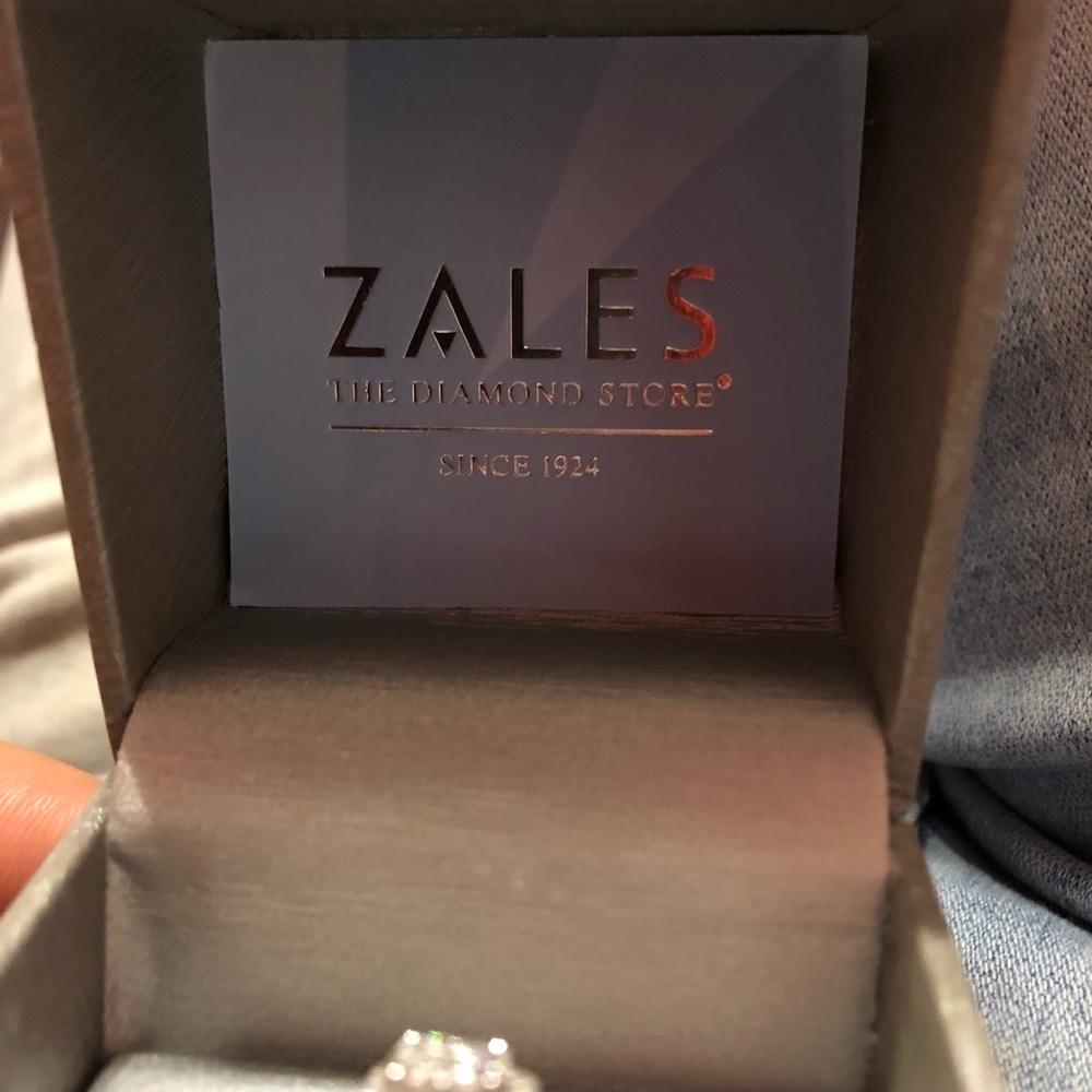 Engagement ring. - Picture 4 of 4